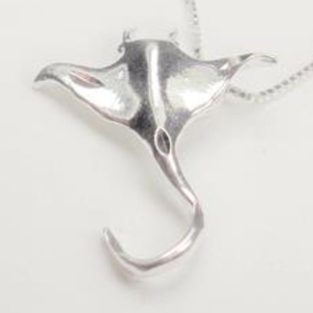 STERLING SILVER OCEAN REEF MANTA RAY STINGRAY SEA LIFE PENDANT NECKLACE